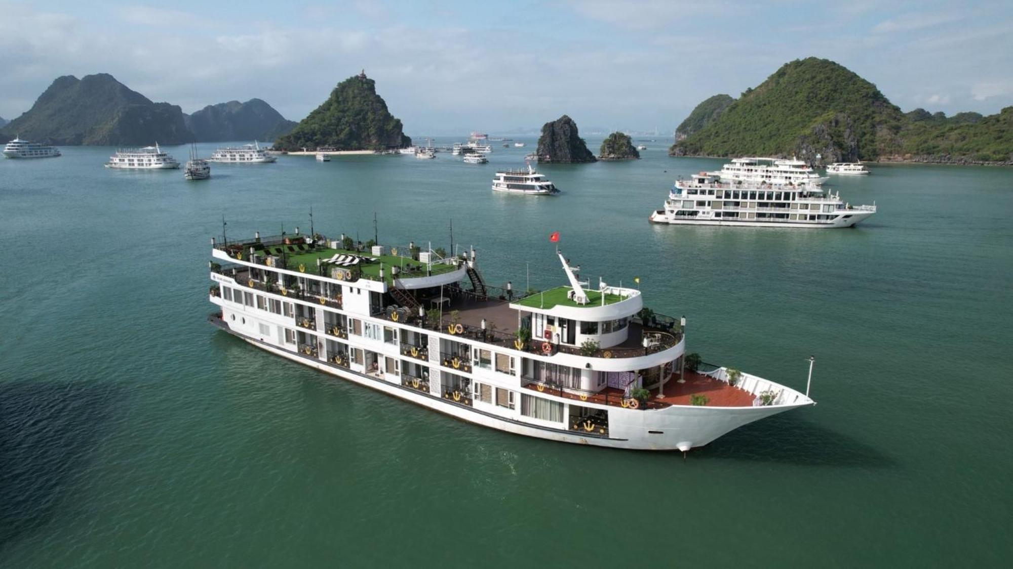 Halong Aquamarine Royal Cruise 호텔 하롱 외부 사진