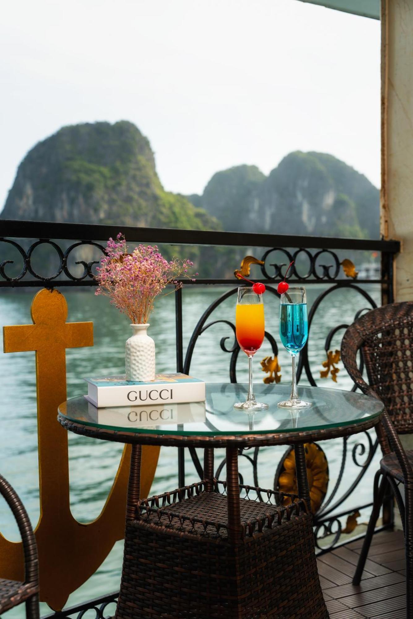 Halong Aquamarine Royal Cruise 호텔 하롱 외부 사진
