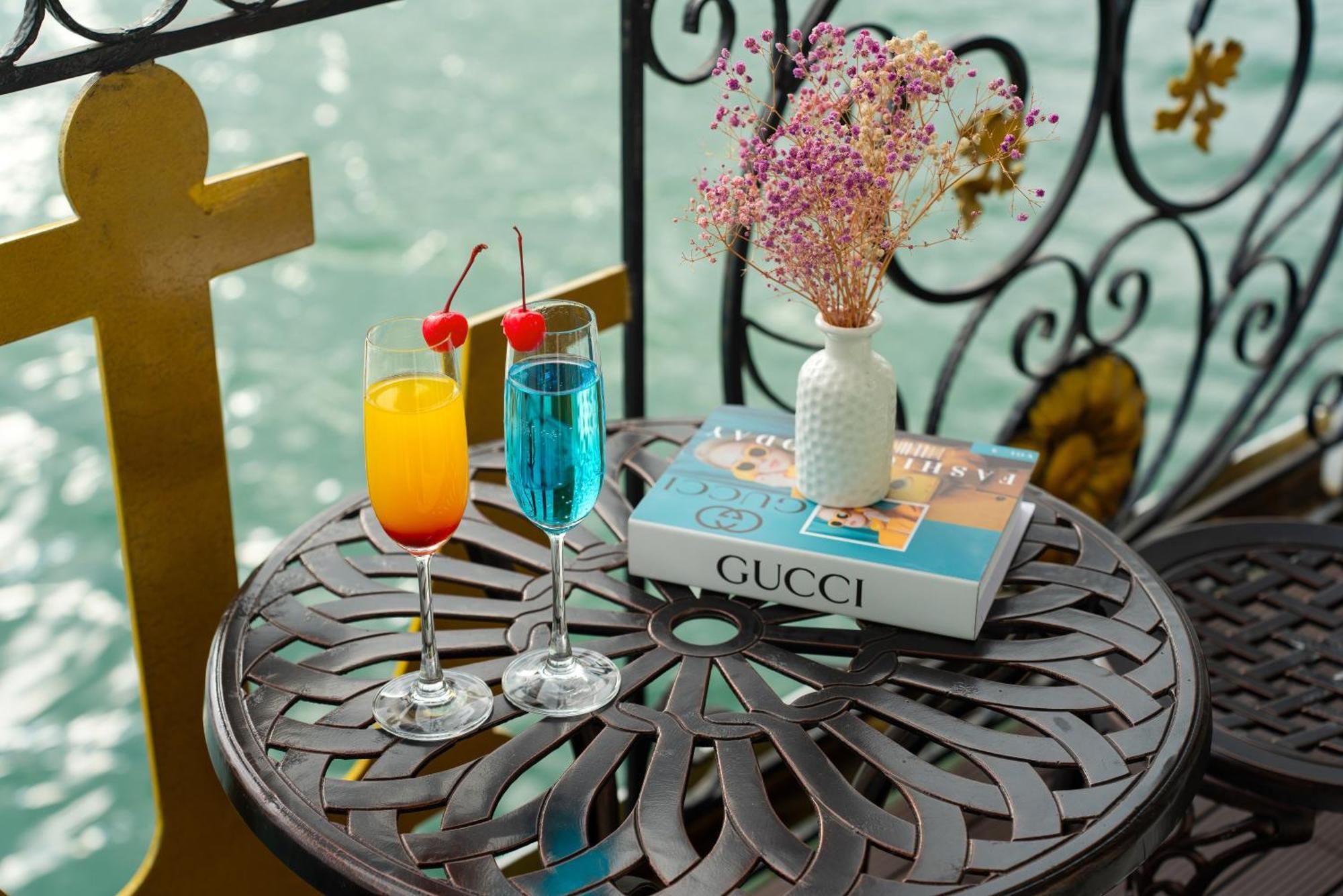 Halong Aquamarine Royal Cruise 호텔 하롱 외부 사진
