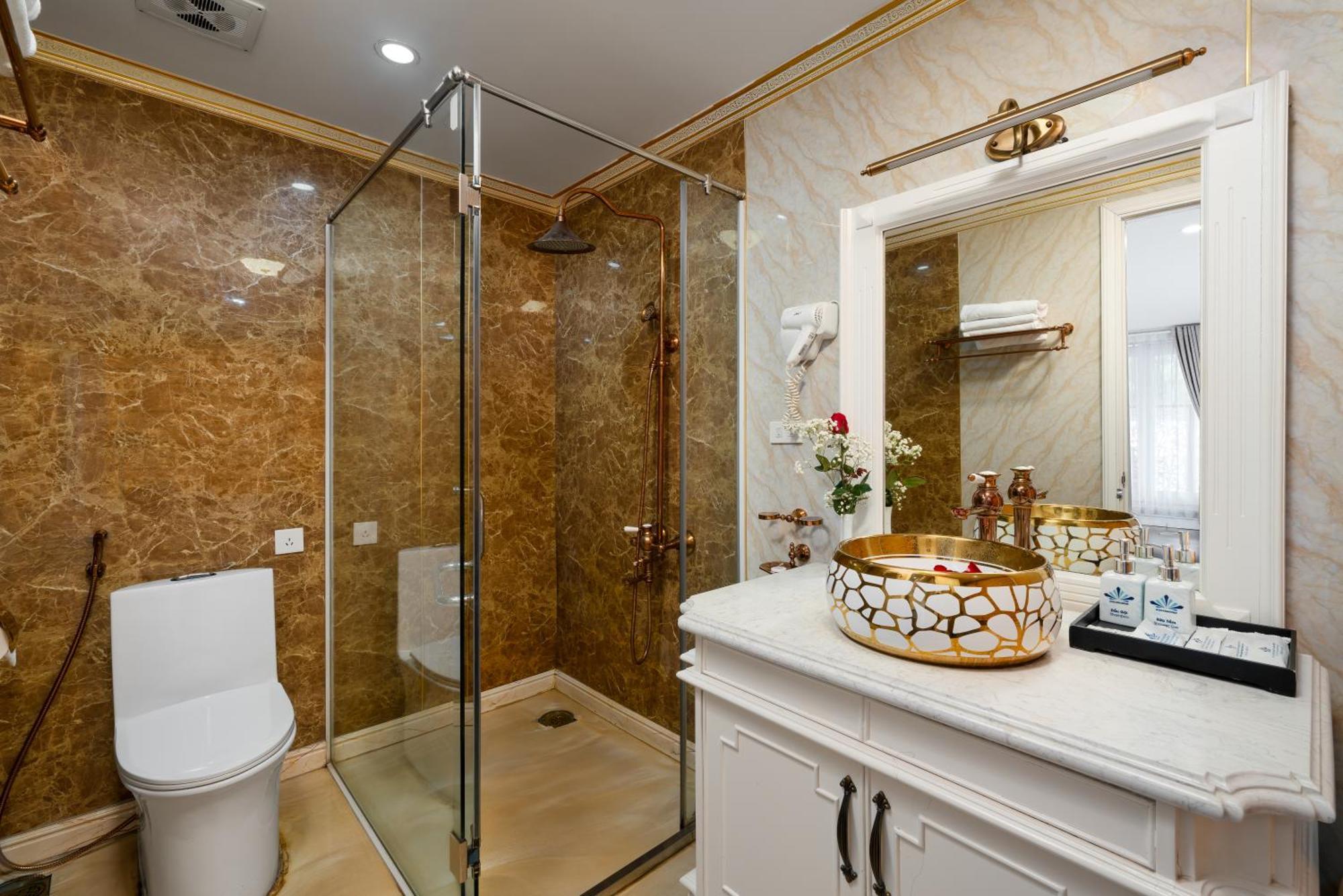 Halong Aquamarine Royal Cruise 호텔 하롱 외부 사진