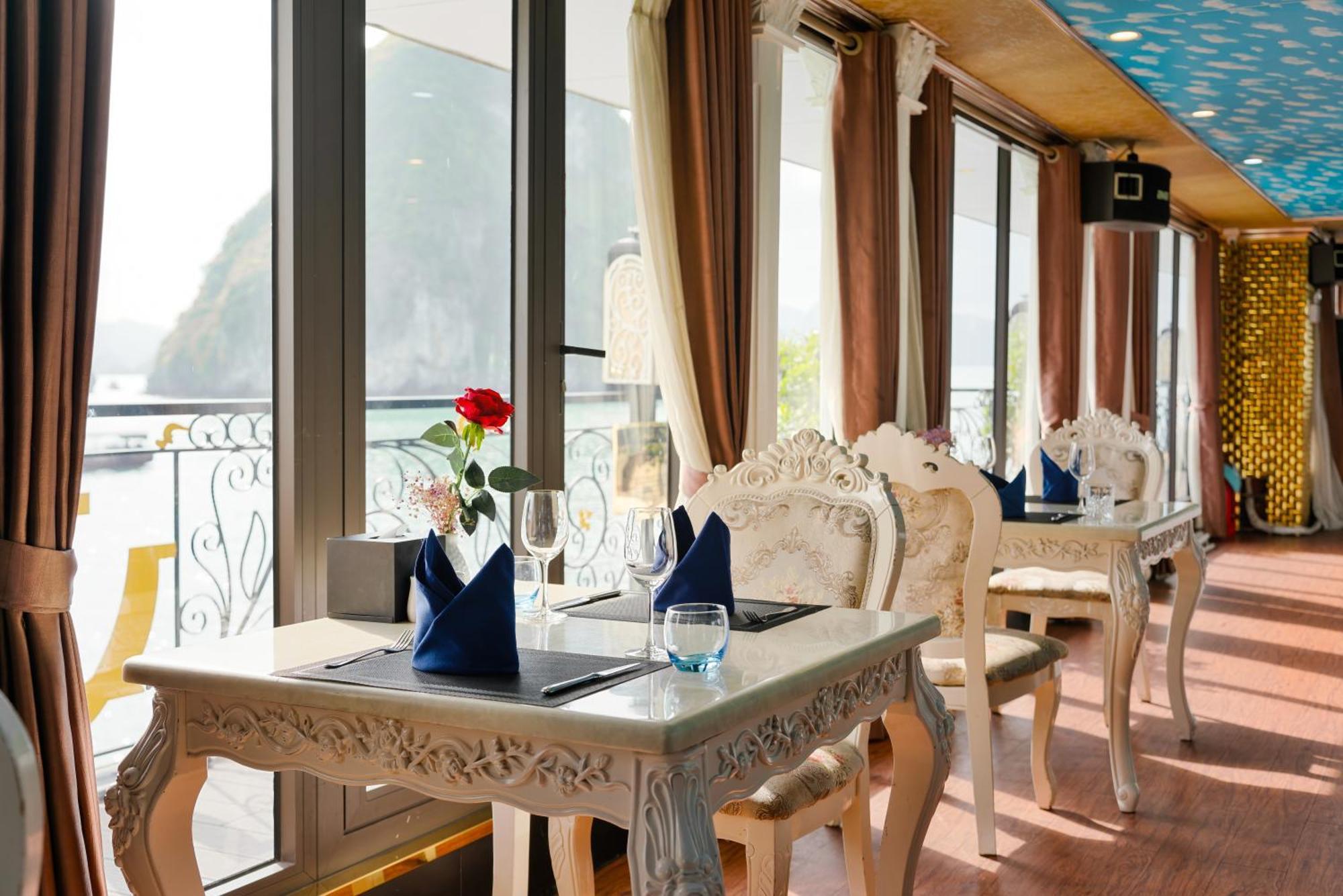 Halong Aquamarine Royal Cruise 호텔 하롱 외부 사진